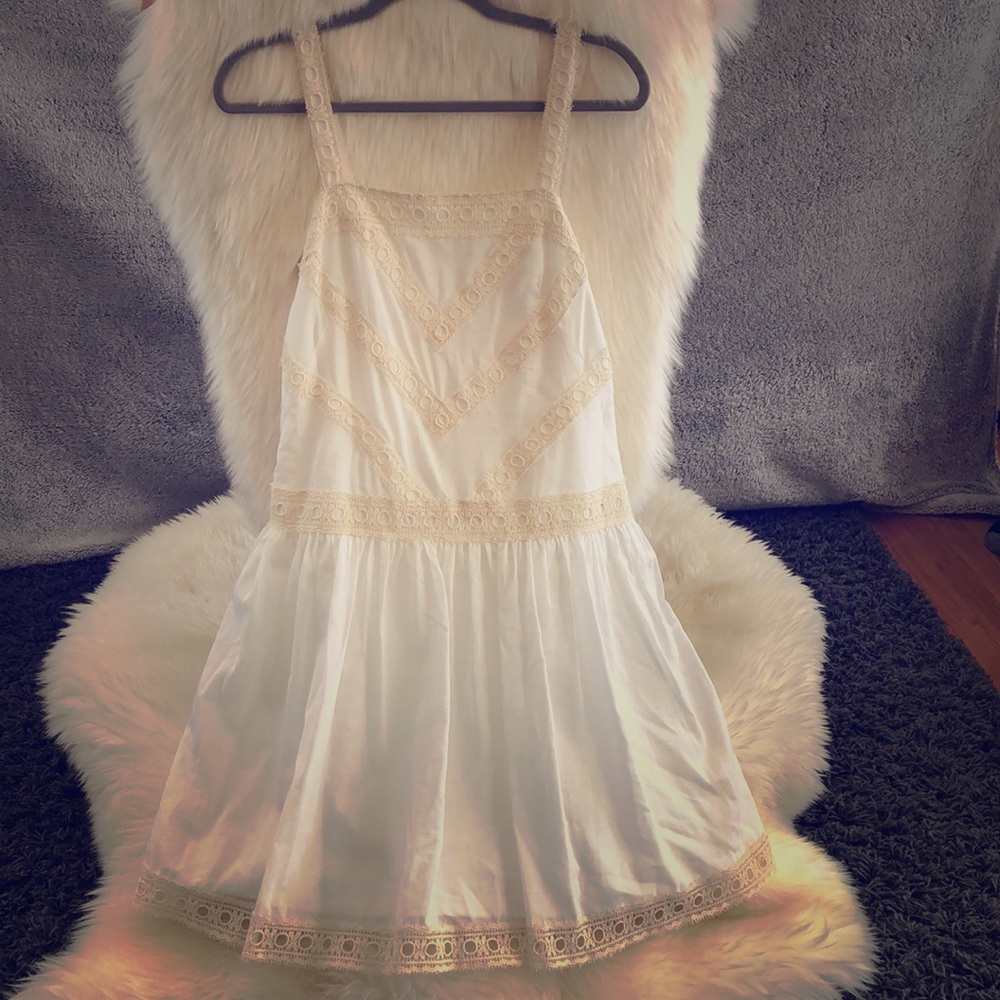 Gorgeous Ann Taylor white with cream lace dress